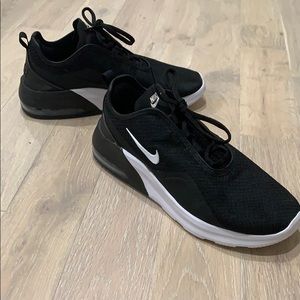 Nike Air Max Motion 2 Women’s Size 10